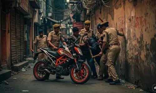 दिल्ली पुलिस ने नकाबपोश लुटेरों को पकड़ा दिल्ली पुलिस ने नकाबपोश लुटेरों को पकड़ा