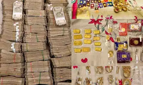 कारोबारी विवाद रिश्वतखोरी के आरोपों में परिणत, IRS अधिकारी और सहयोगी गिरफ्तार