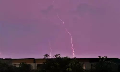 IMD ने बंगाल में और बारिश की भविष्यवाणी की, दक्षिण में आंधी की संभावना IMD ने बंगाल में और बारिश की भविष्यवाणी की, दक्षिण में आंधी की संभावना