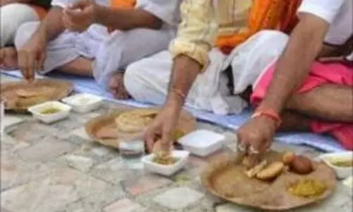 Kasganj: गांव में तेरहवीं का खाना बन गया ज़हरीला, 104 लोग प्रभावित Kasganj: गांव में तेरहवीं का खाना बन गया ज़हरीला, 104 लोग प्रभावित
