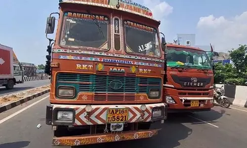 कटक में ट्रक से कुचलकर मौत