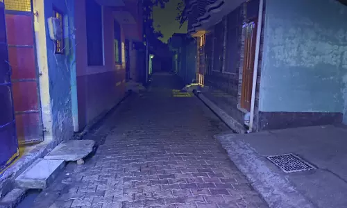Bareilly: तेज हवा-बारिश में बिजली ब्रेकडाउन से आधे शहर में अंधेरा Bareilly: तेज हवा-बारिश में बिजली ब्रेकडाउन से आधे शहर में अंधेरा