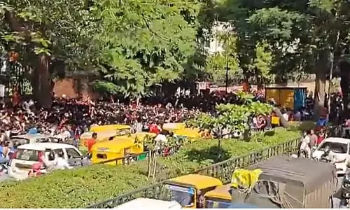 चिन्नास्वामी स्टेडियम के पास भीषण भगदड़: चार RCB प्रशंसकों की मौत