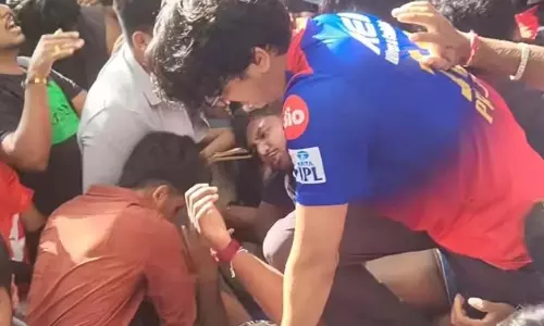 RCB परेड में भगदड़, चार की मौत RCB परेड में भगदड़, चार की मौत
