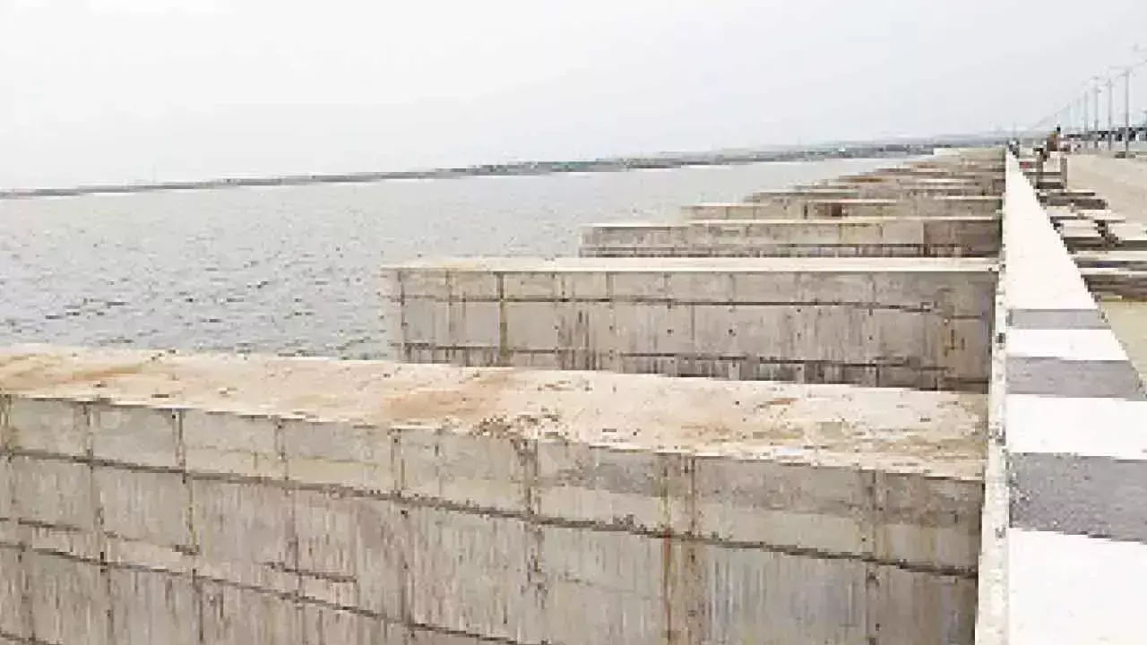 Telangana: गोदावरी में भारी बाढ़ के कारण मेदिगड्डा में परीक्षण पर रोक