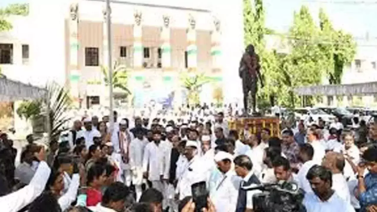 Telangana: 10 जून से गांधी भवन में जन प्रतिनिधि करेंगे जन शिकायतें दूर Telangana: 10 जून से गांधी भवन में जन प्रतिनिधि करेंगे जन शिकायतें दूर