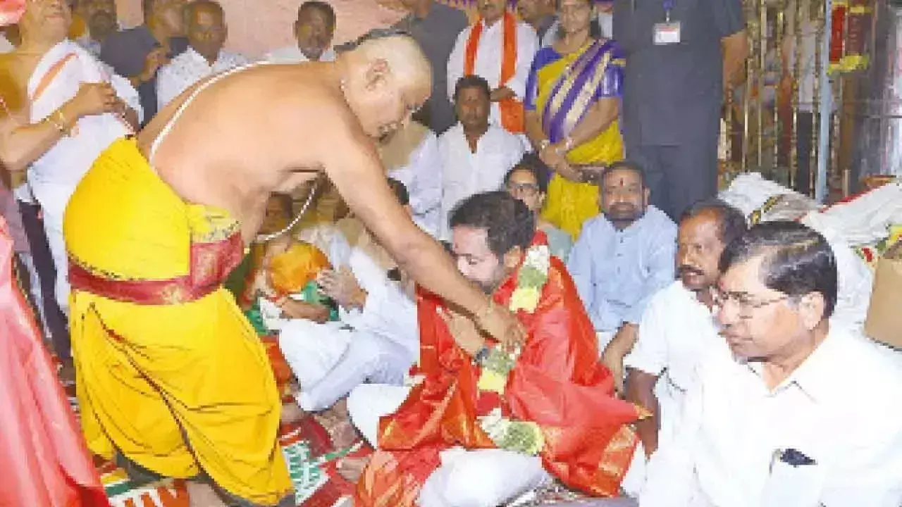 Telangana: केंद्रीय मंत्री ने भगवान बालाजी के ब्रह्मोत्सव में भाग लिया
