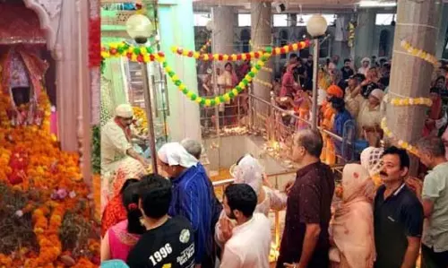 कश्मीरी पंडितों ने Jammu में माता खीर भवानी की पूजा की कश्मीरी पंडितों ने Jammu में माता खीर भवानी की पूजा की