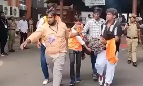 Karnataka: बेंगलुरु के चिन्नास्वामी स्टेडियम में आरसीबी की जीत के जश्न के दौरान भगदड़ मचने मौत