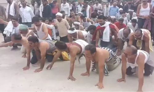 Narsinghpur: किसानों ने घुटनों के बल चलकर जताया विरोध, सौंपा मांग पत्र Narsinghpur: किसानों ने घुटनों के बल चलकर जताया विरोध, सौंपा मांग पत्र