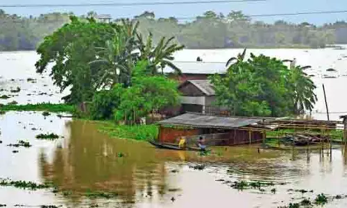 Assam में बाढ़ संकट गहराया, 17 लोगों की मौत, 6.33 लाख से अधिक प्रभावित Assam में बाढ़ संकट गहराया, 17 लोगों की मौत, 6.33 लाख से अधिक प्रभावित