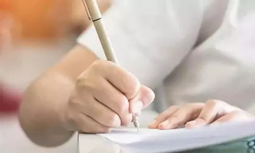 CAT ऑनलाइन कोचिंग बनाम ऑफलाइन कोचिंग, फायदे, नुकसान और गाइड