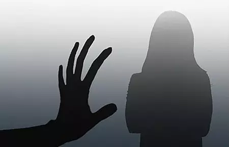 दहेज में मिले 4 करोड़ के गहने फिर भी बहू को परेशान कर रहे ससुराल वाले, FIR दर्ज दहेज में मिले 4 करोड़ के गहने फिर भी बहू को परेशान कर रहे ससुराल वाले, FIR दर्ज