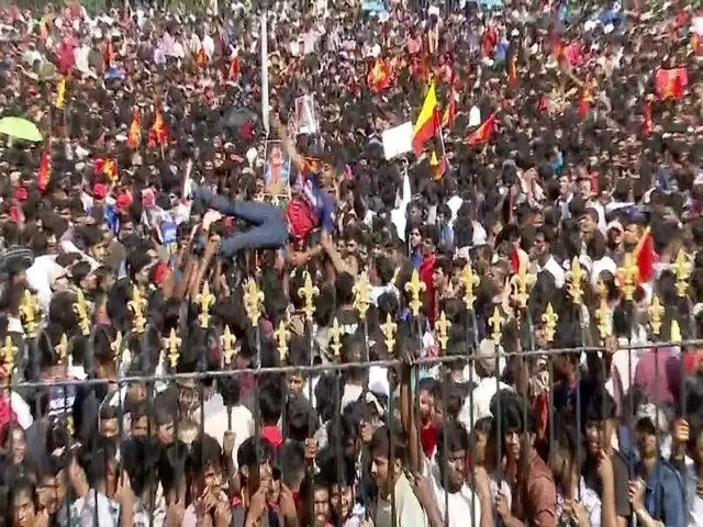 RCB की जीत के जश्न के दौरान बेंगलुरु में मची भगदड़ से अनुष्का शर्मा दुखी RCB की जीत के जश्न के दौरान बेंगलुरु में मची भगदड़ से अनुष्का शर्मा दुखी