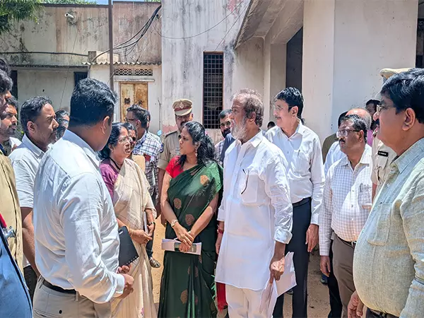 IMH में फूड पॉइजनिंग के कारण 90 से अधिक मरीज बीमार पड़े, तेलंगाना सरकार ने डाइट कॉन्ट्रैक्ट समाप्त किया IMH में फूड पॉइजनिंग के कारण 90 से अधिक मरीज बीमार पड़े, तेलंगाना सरकार ने डाइट कॉन्ट्रैक्ट समाप्त किया