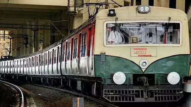 Tamil Nadu : आज 17 उपनगरीय इलेक्ट्रिक ट्रेनें रद्द Tamil Nadu : आज 17 उपनगरीय इलेक्ट्रिक ट्रेनें रद्द