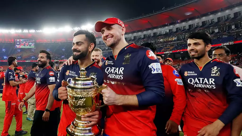 IPL champion : एडप्पादी पलानीस्वामी ने की विराट कोहली की तारीफ IPL champion : एडप्पादी पलानीस्वामी ने की विराट कोहली की तारीफ