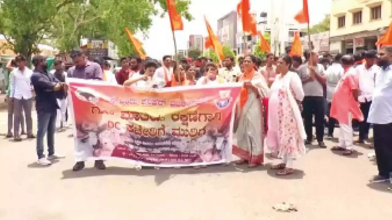 VHP ने बकरीद से पहले पशु वध प्रतिबंध को सख्ती से लागू करने का आग्रह किया VHP ने बकरीद से पहले पशु वध प्रतिबंध को सख्ती से लागू करने का आग्रह किया
