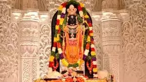 Ram Mandir Pran Pratishtha: राम मंदिर में राजा राम को विराजमान किया गया, राम दरबार का हुआ अभिषेक Ram Mandir Pran Pratishtha: राम मंदिर में राजा राम को विराजमान किया गया, राम दरबार का हुआ अभिषेक