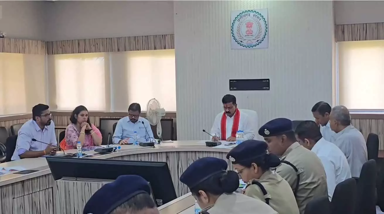 गृह विभाग की बैठक ले रहे विजय शर्मा, गौ तस्करी रोकने के सख्त निर्देश गृह विभाग की बैठक ले रहे विजय शर्मा, गौ तस्करी रोकने के सख्त निर्देश