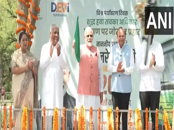 विश्व पर्यावरण दिवस पर PM मोदी ने 200 इलेक्ट्रिक बसों को हरी झंडी दिखाई विश्व पर्यावरण दिवस पर PM मोदी ने 200 इलेक्ट्रिक बसों को हरी झंडी दिखाई