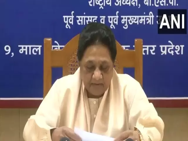 BSP को कमजोर करने के लिए जातिवादी पार्टियां हर हथकंडे अपना रही: मायावती BSP को कमजोर करने के लिए जातिवादी पार्टियां हर हथकंडे अपना रही: मायावती