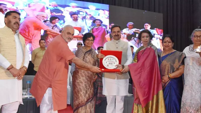 Haryana : आयोग की अध्यक्ष ने राष्ट्र निर्माण में महिलाओं की भूमिका पर जोर दिया Haryana : आयोग की अध्यक्ष ने राष्ट्र निर्माण में महिलाओं की भूमिका पर जोर दिया
