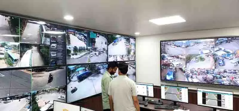 CM ने धर्मशाला में कमांड, नियंत्रण एवं अपराध प्रतिक्रिया केंद्र का उद्घाटन किया CM ने धर्मशाला में कमांड, नियंत्रण एवं अपराध प्रतिक्रिया केंद्र का उद्घाटन किया