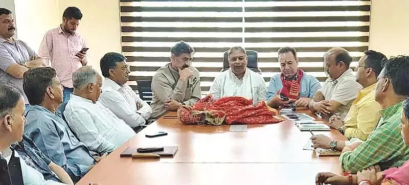 प्रधानमंत्री मोदी के दौरे से पहले भाजपा ने कटरा में बैठक की प्रधानमंत्री मोदी के दौरे से पहले भाजपा ने कटरा में बैठक की