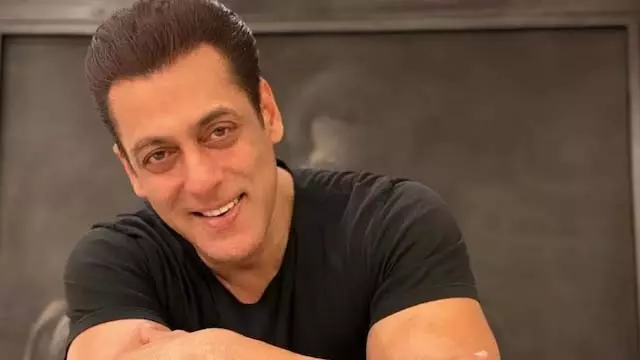 Salman का नया लुक: Galwan फिल्म की ओर इशारा Salman का नया लुक: Galwan फिल्म की ओर इशारा