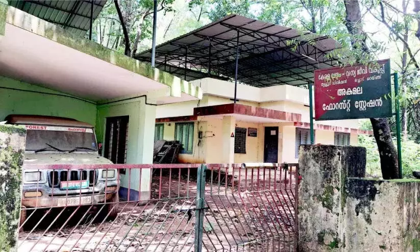 Kerala : वन संरक्षण कार्यालय और पशु चिकित्सालय वर्षों से बंद पड़े Kerala : वन संरक्षण कार्यालय और पशु चिकित्सालय वर्षों से बंद पड़े