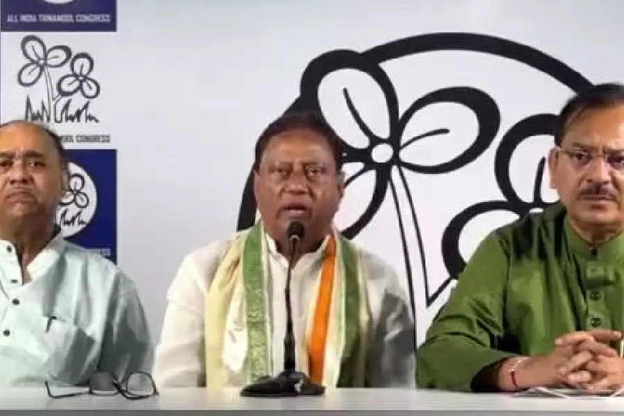 कांग्रेस के दिग्गज नेता और Trinamool के पूर्व जिला अध्यक्ष तृणमूल कांग्रेस में शामिल कांग्रेस के दिग्गज नेता और Trinamool के पूर्व जिला अध्यक्ष तृणमूल कांग्रेस में शामिल