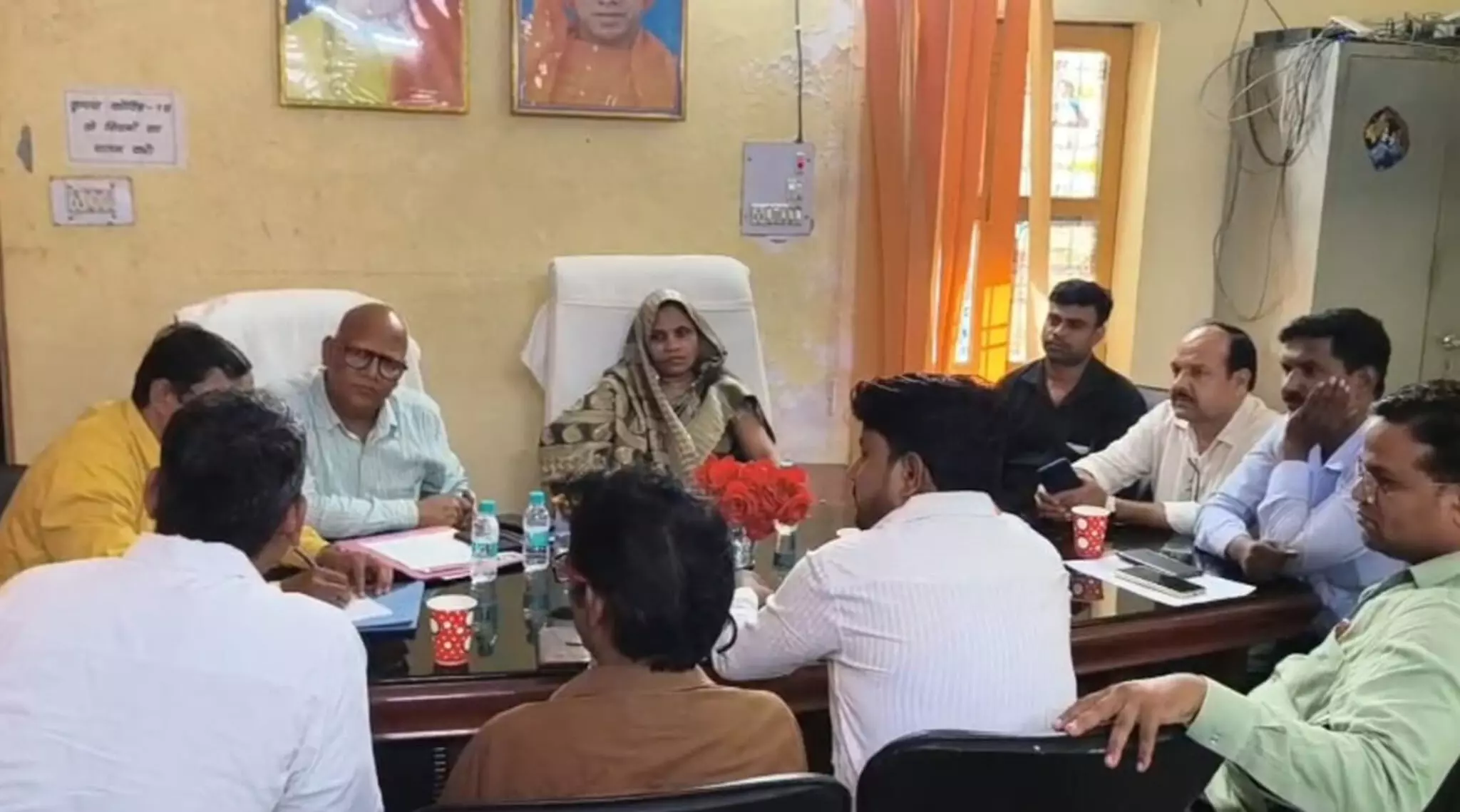 Kamalganj: नगर पंचायत बोर्ड की बैठक हंगामे के बीच सम्पन्न Kamalganj: नगर पंचायत बोर्ड की बैठक हंगामे के बीच सम्पन्न