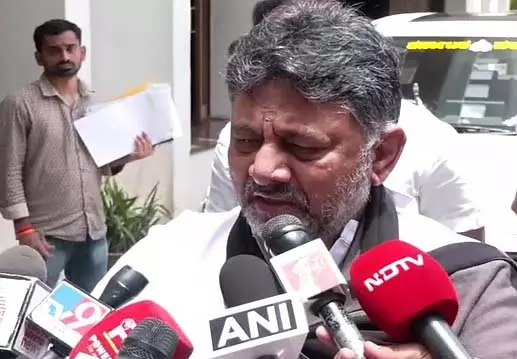 बच्चों की मौत, कोई नहीं सह सकता दर्द; कैमरे के सामने फूट-फूट कर रो पड़े डीके शिवकुमार बच्चों की मौत, कोई नहीं सह सकता दर्द; कैमरे के सामने फूट-फूट कर रो पड़े डीके शिवकुमार