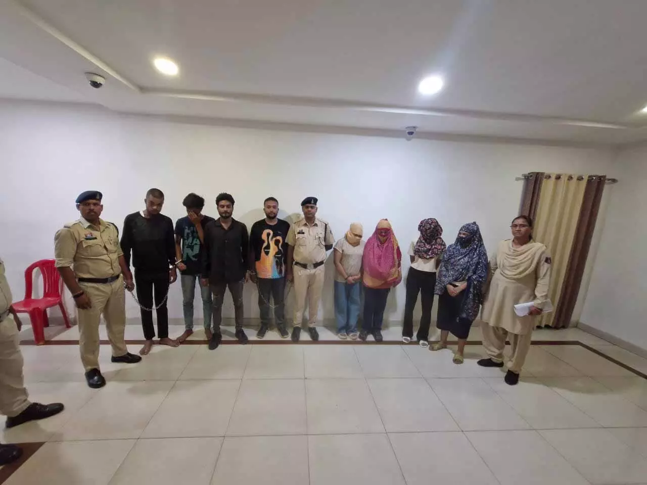 जसविंदर सुसाइड मामले में 8 लोग गिरफ्तार, 4 लड़कियां भी शामिल जसविंदर सुसाइड मामले में 8 लोग गिरफ्तार, 4 लड़कियां भी शामिल