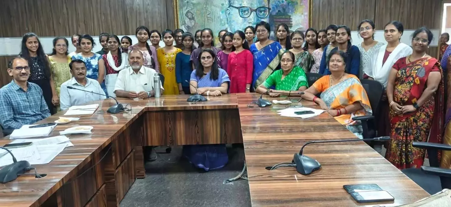 TSWREIS ने IIT अचीवर्स को सम्मानित किया TSWREIS ने IIT अचीवर्स को सम्मानित किया