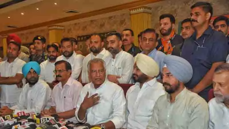Sunil Jakhar ने लुधियाना में जीवन गुप्ता के चुनाव कार्यालय का उद्घाटन किया Sunil Jakhar ने लुधियाना में जीवन गुप्ता के चुनाव कार्यालय का उद्घाटन किया