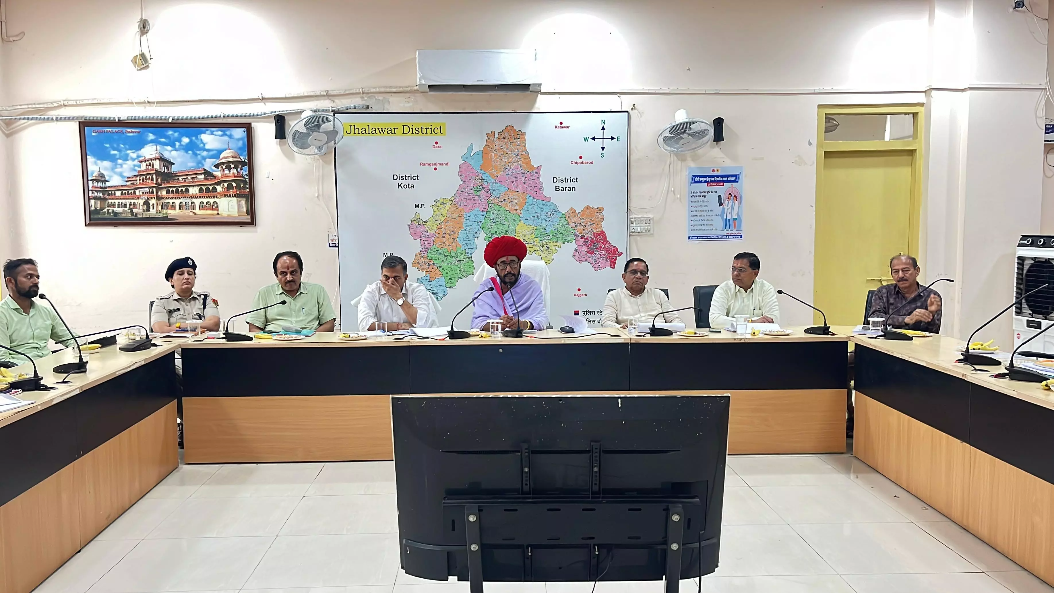 Jhalawar: बजट घोषणाओं व फ्लैगशिप योजनाओं की समीक्षा की बैठक Jhalawar: बजट घोषणाओं व फ्लैगशिप योजनाओं की समीक्षा की बैठक
