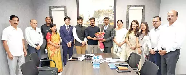 प्रशिक्षु IAS अधिकारियों ने मुख्यमंत्री से मुलाकात की प्रशिक्षु IAS अधिकारियों ने मुख्यमंत्री से मुलाकात की