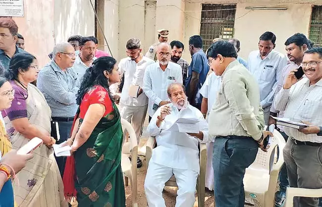 एर्रागड्डा मानसिक स्वास्थ्य अस्पताल: आहार अनुबंध रद्द RMO बर्खास्त एर्रागड्डा मानसिक स्वास्थ्य अस्पताल: आहार अनुबंध रद्द RMO बर्खास्त
