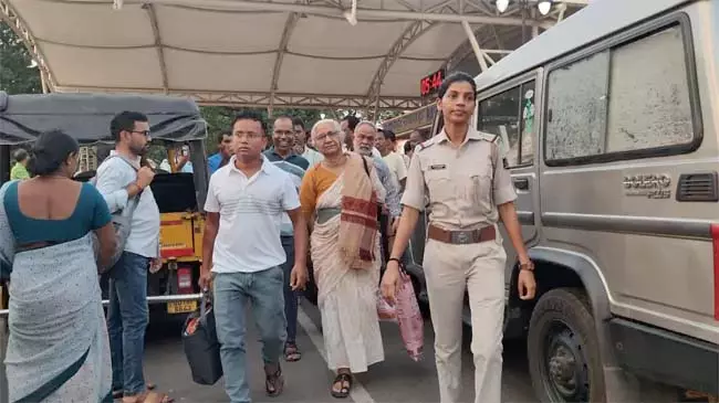 Odisha : पुलिस ने मेधा पाटकर का दौरा रोका Odisha : पुलिस ने मेधा पाटकर का दौरा रोका