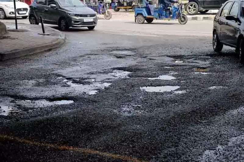 नगर निकाय पैनल ने Chandigarh सेक्टरों, गांवों में सड़कों की स्थिति की समीक्षा की नगर निकाय पैनल ने Chandigarh सेक्टरों, गांवों में सड़कों की स्थिति की समीक्षा की