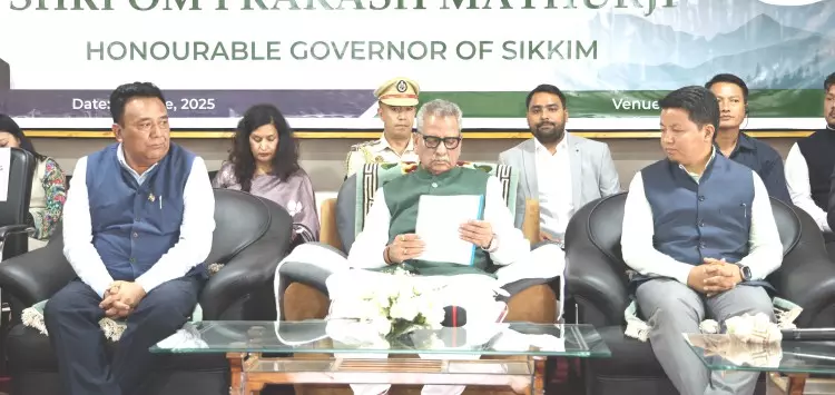 Sikkim : राज्यपाल ने सोरेंग जिले में विकास परियोजनाओं का जायजा लिया Sikkim : राज्यपाल ने सोरेंग जिले में विकास परियोजनाओं का जायजा लिया