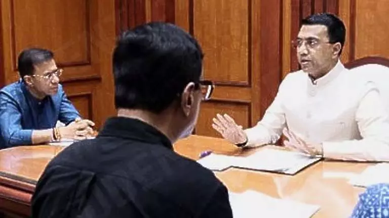 CM सावंत ने हाथ में पकड़े जाने वाले एक्स-रे उपकरणों को मंजूरी दी CM सावंत ने हाथ में पकड़े जाने वाले एक्स-रे उपकरणों को मंजूरी दी