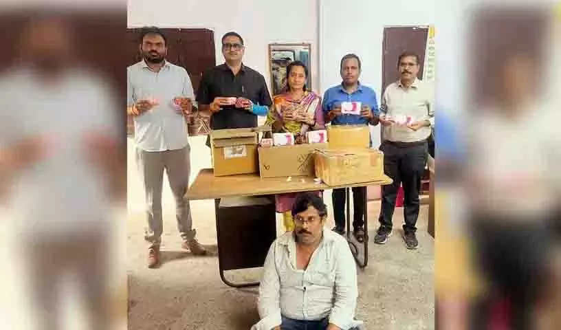 तेलंगाना DCA ने मलकपेट में छापेमारी कर 5.2 लाख रुपये की नकली दवाएं जब्त कीं तेलंगाना DCA ने मलकपेट में छापेमारी कर 5.2 लाख रुपये की नकली दवाएं जब्त कीं