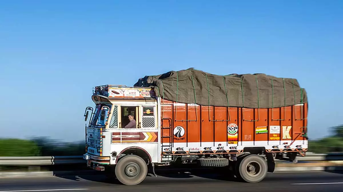 पश्चिम बंगाल में पंजीकृत ट्रक को हाईजैक करने की कोशिश नाकाम पश्चिम बंगाल में पंजीकृत ट्रक को हाईजैक करने की कोशिश नाकाम