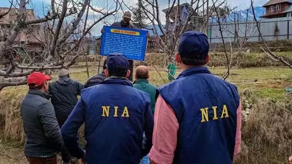 J&K:NIA ने आतंकी नेटवर्क को निशाना बनाकर 32 स्थानों पर छापेमारी की J&K:NIA ने आतंकी नेटवर्क को निशाना बनाकर 32 स्थानों पर छापेमारी की