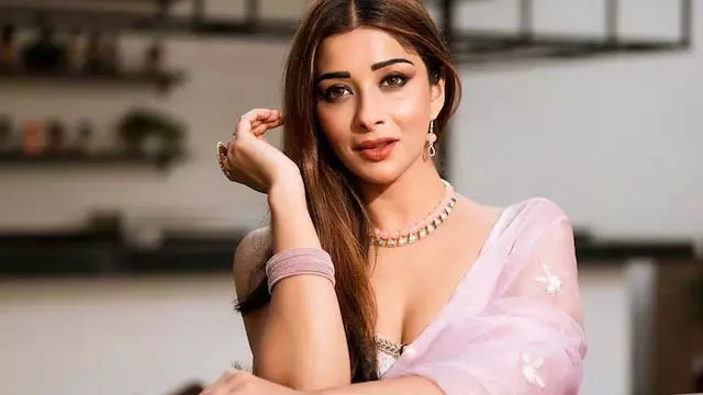 Nyra Banerjee के परिवार संग एयरपोर्ट पर मस्ती भरे लम्हे Nyra Banerjee के परिवार संग एयरपोर्ट पर मस्ती भरे लम्हे