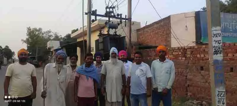Tarn Taran गांव को पाइप लाइन से पानी और निर्बाध बिजली आपूर्ति का इंतजार Tarn Taran गांव को पाइप लाइन से पानी और निर्बाध बिजली आपूर्ति का इंतजार