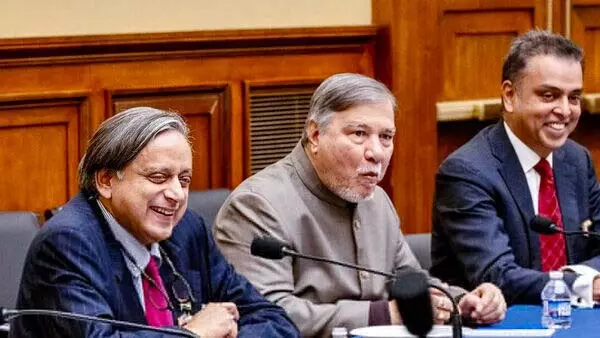 Shashi Tharoor ने मध्यस्थता में अमेरिकी भूमिका पर पाकिस्तान के साथ गलत तुलना की Shashi Tharoor ने मध्यस्थता में अमेरिकी भूमिका पर पाकिस्तान के साथ गलत तुलना की